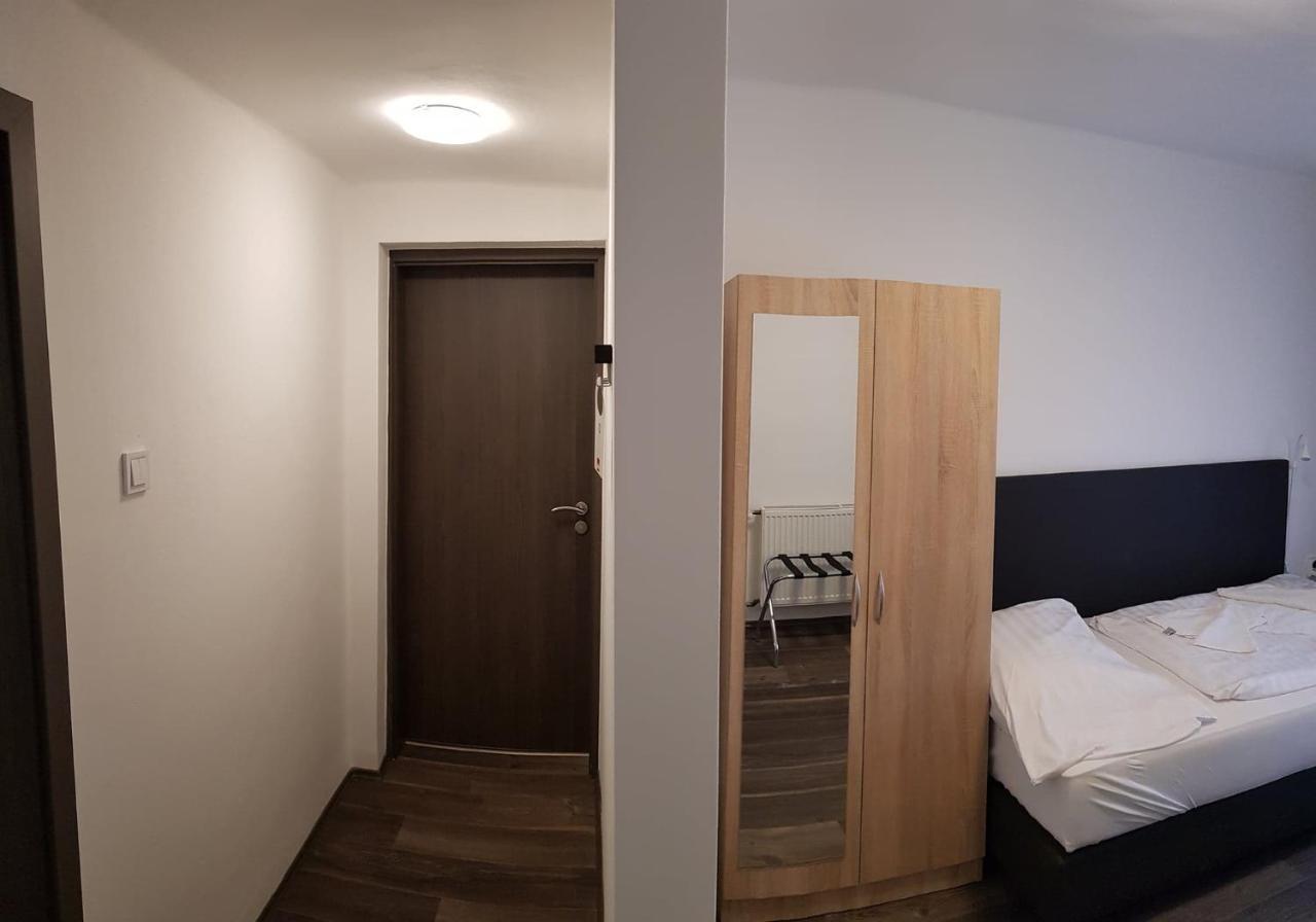 Bed and Breakfast HBH Bajor Sörház, Étterem és Panzió Kazincbarcika Esterno foto