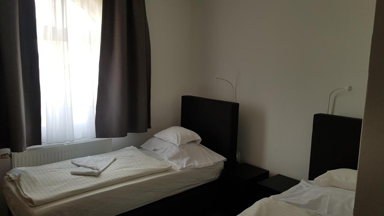 Bed and Breakfast HBH Bajor Sörház, Étterem és Panzió Kazincbarcika Esterno foto