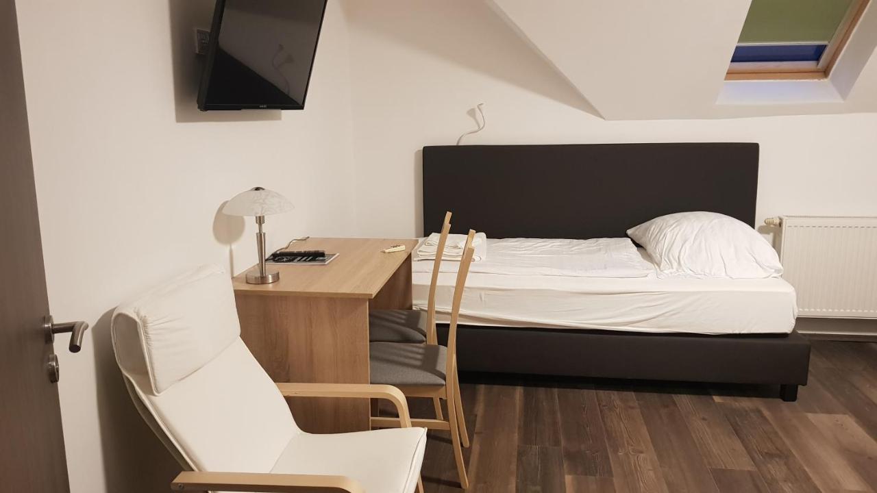 Bed and Breakfast HBH Bajor Sörház, Étterem és Panzió Kazincbarcika Esterno foto