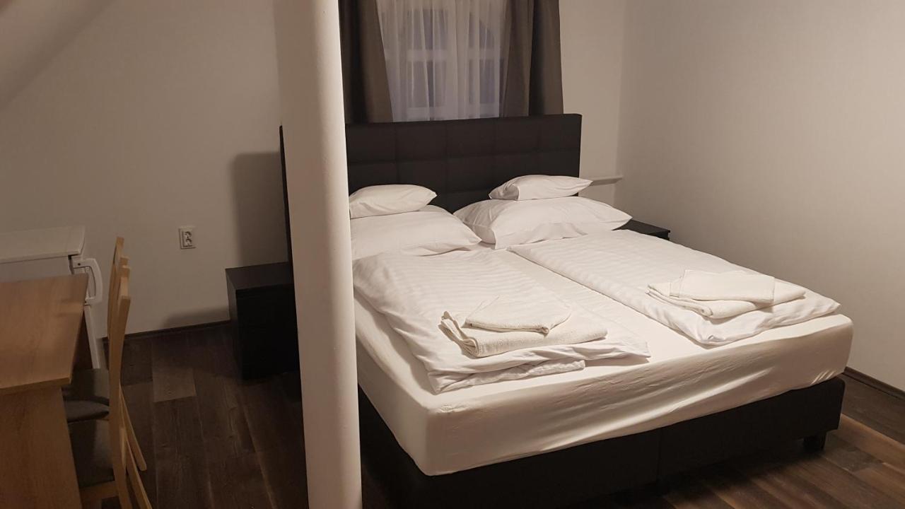 Bed and Breakfast HBH Bajor Sörház, Étterem és Panzió Kazincbarcika Esterno foto