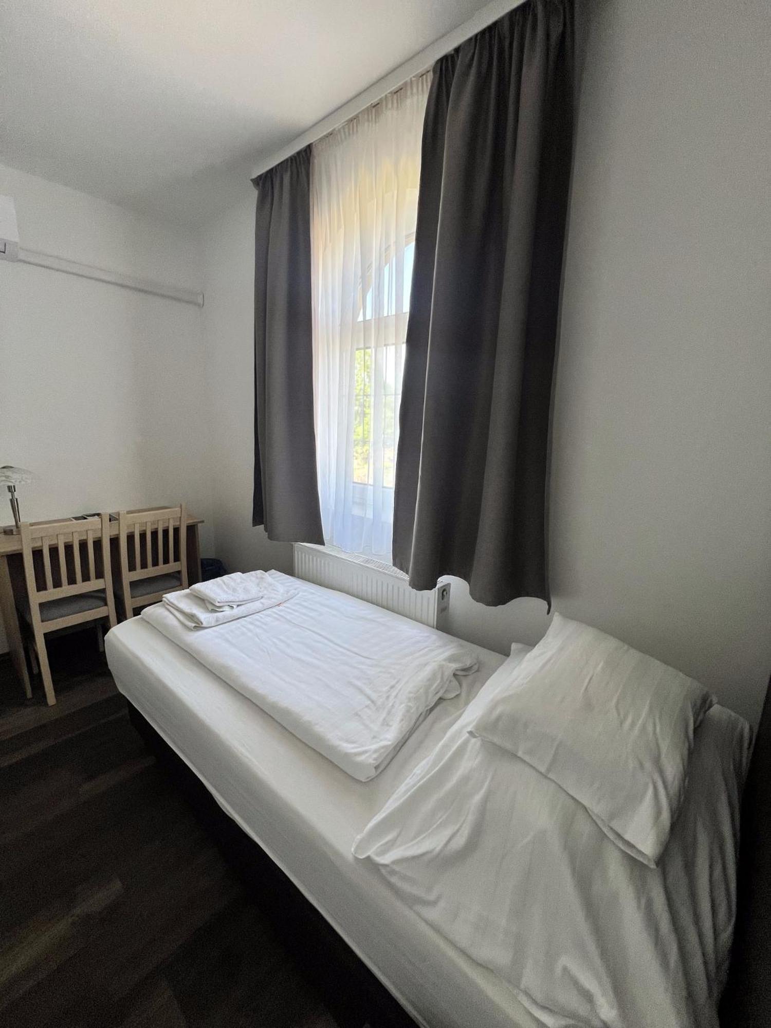 Bed and Breakfast HBH Bajor Sörház, Étterem és Panzió Kazincbarcika Esterno foto