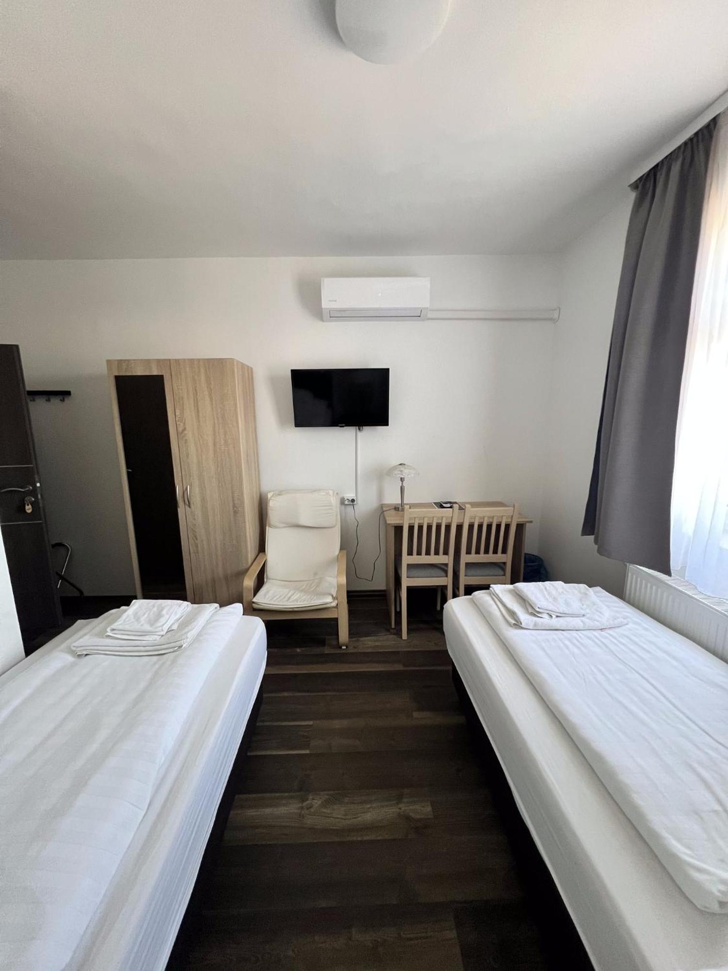Bed and Breakfast HBH Bajor Sörház, Étterem és Panzió Kazincbarcika Esterno foto