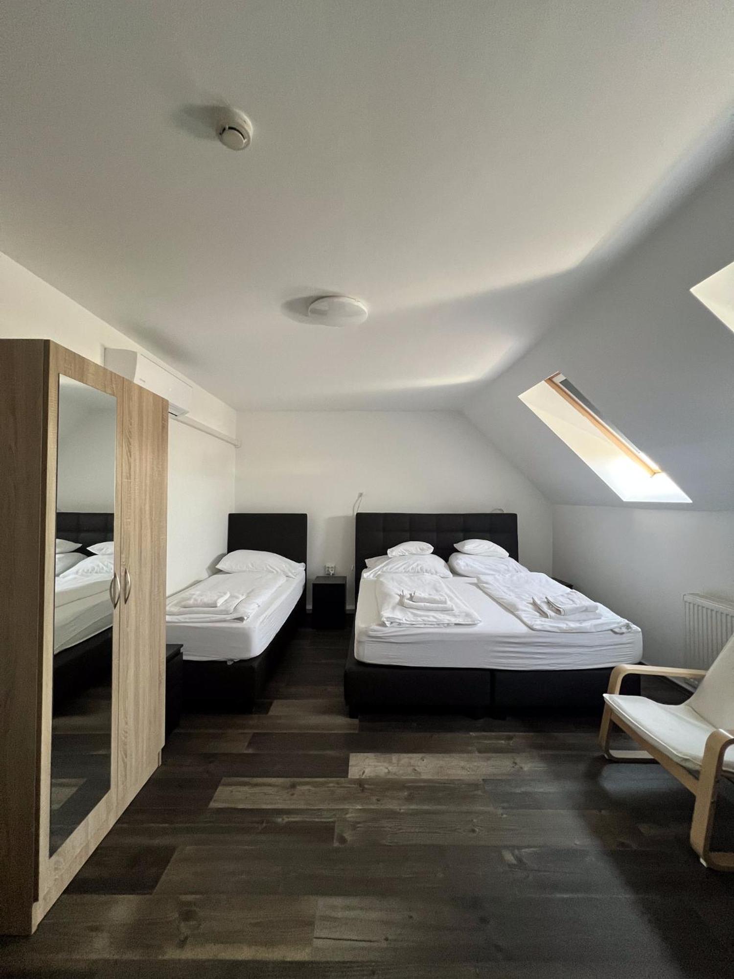 Bed and Breakfast HBH Bajor Sörház, Étterem és Panzió Kazincbarcika Esterno foto