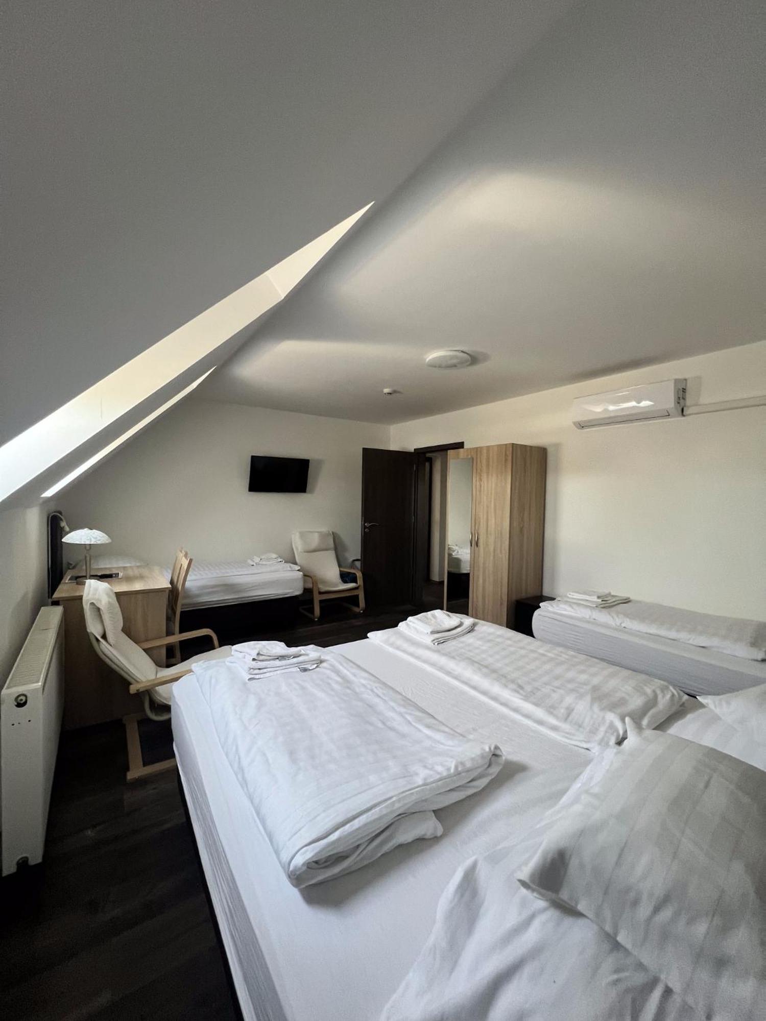 Bed and Breakfast HBH Bajor Sörház, Étterem és Panzió Kazincbarcika Esterno foto