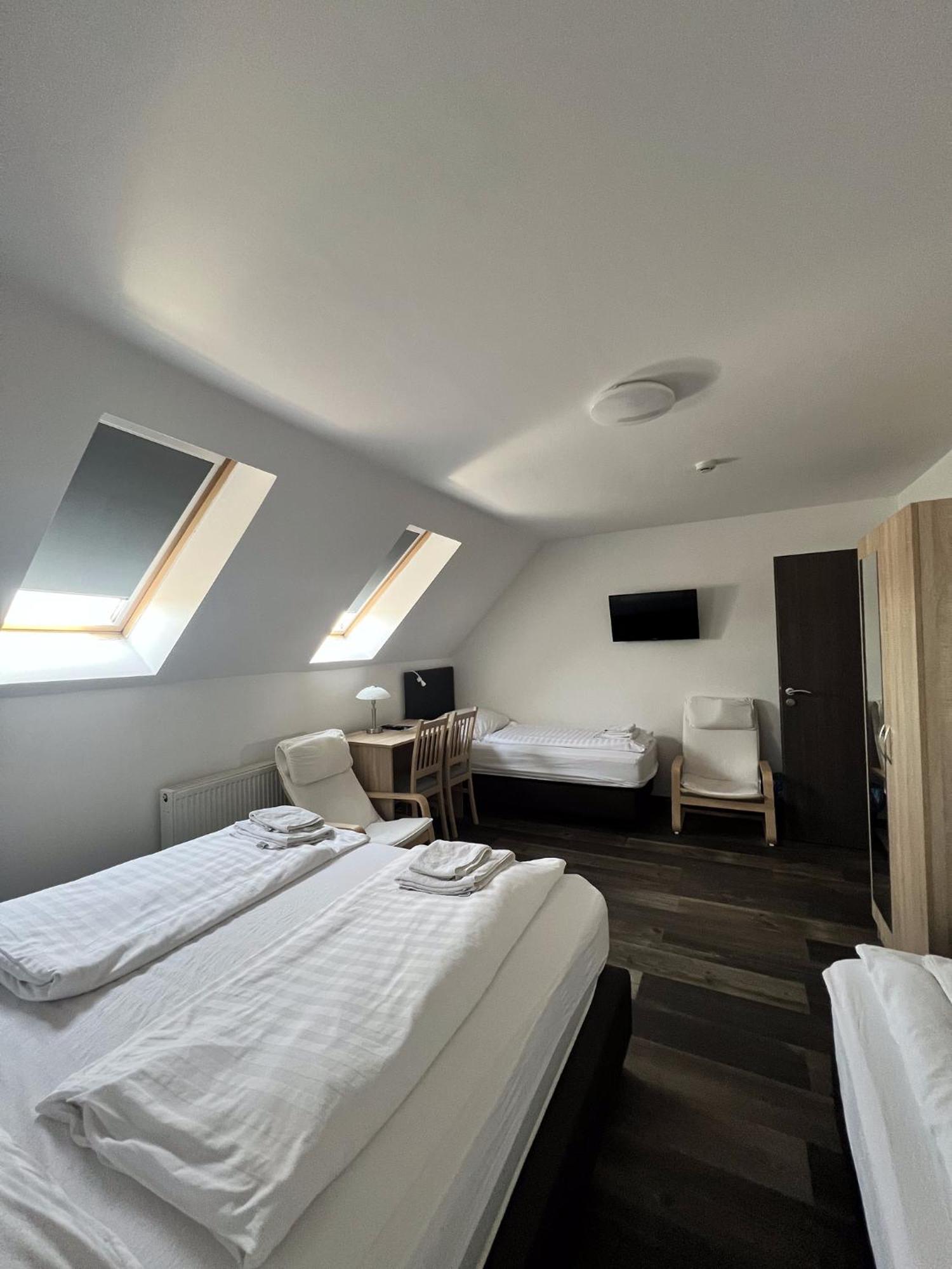 Bed and Breakfast HBH Bajor Sörház, Étterem és Panzió Kazincbarcika Esterno foto