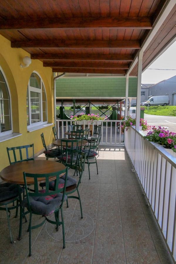 Bed and Breakfast HBH Bajor Sörház, Étterem és Panzió Kazincbarcika Esterno foto